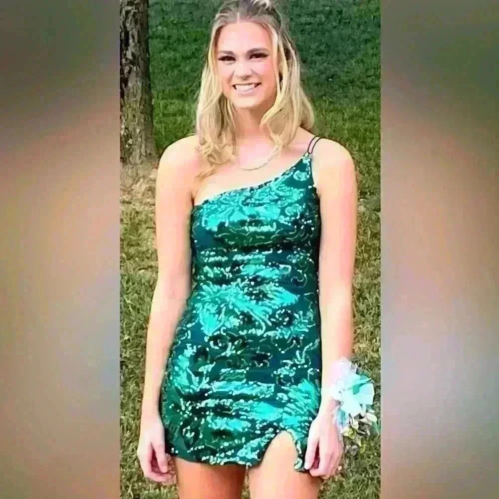 Women’s green sequin dress size 2-4